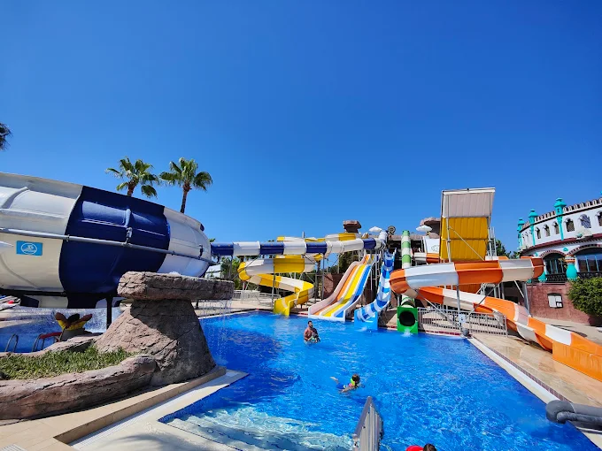 Kamelya Collection Aishen Club